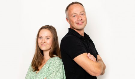 Pareja usando productos bioderma