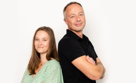 Pareja usando productos bioderma